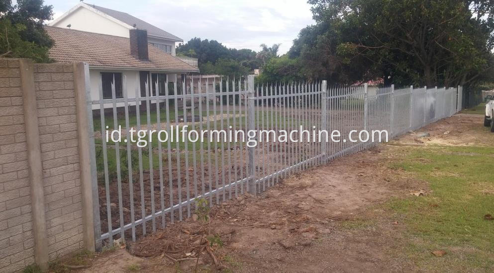 Hot Dipped Galvanized Metal Palisade Fencing Machine